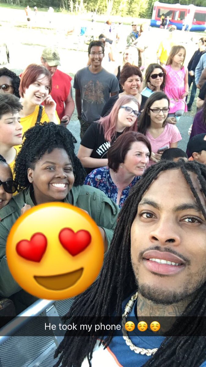 campbellsoup907's tweet photo. Now I can say that my first concert was to go see @WakaFlocka #bricksquad #bowbowbowbow โค๏ธ https://t.co/9TMPDzxSB2