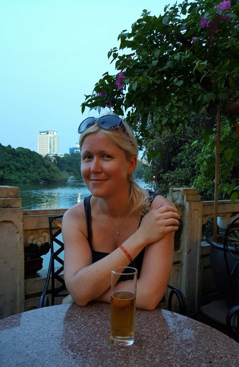 liisakarin's tweet photo. Last night in #Hanoi. It's a balmy +32 degrees, the crowds are out and there's music by the #lake. At this very moment, there's nowhere else I'd rather be. #hoankiemlake #happyhappy #iwanttostay https://t.co/gR5R7m55eV