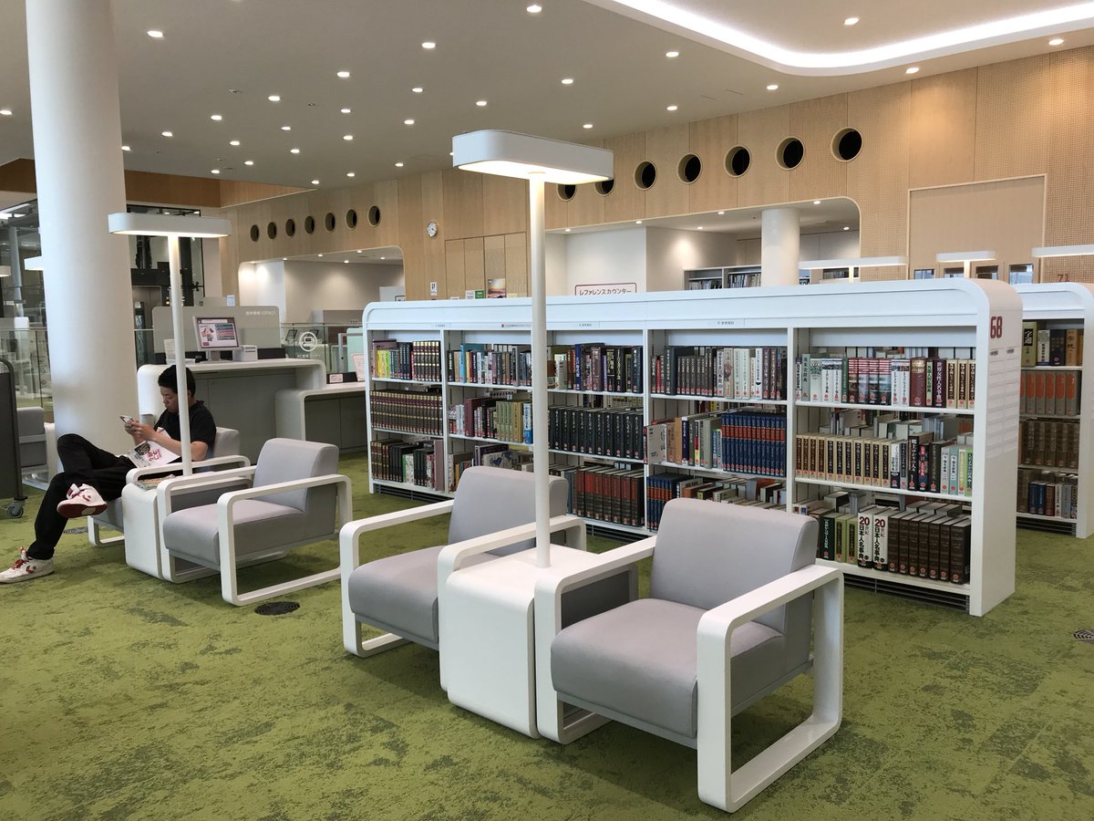 ナカムラクニオ Kunio Nakamura در توییتر 福知山駅前の市立図書館を案内して頂いた すべて角が丸いデザインの館内も美しいけど 閉架書庫の万冊収納できる全自動出庫マシーンがすごかった ナカムラクニオ Kunio Nakamura در توییتر 福知山駅前の市立図書館を案内して頂いた すべて角が丸いデザインの館内も美しいけど 閉架書庫の万冊収納できる全自動出庫マシーンがすごかった