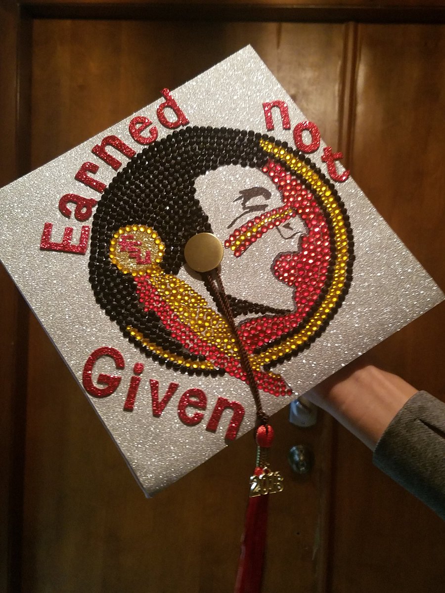 Kat_ZX's tweet photo. @piperprincipal #PiperGradCaps2018 https://t.co/u13VTiFBGZ