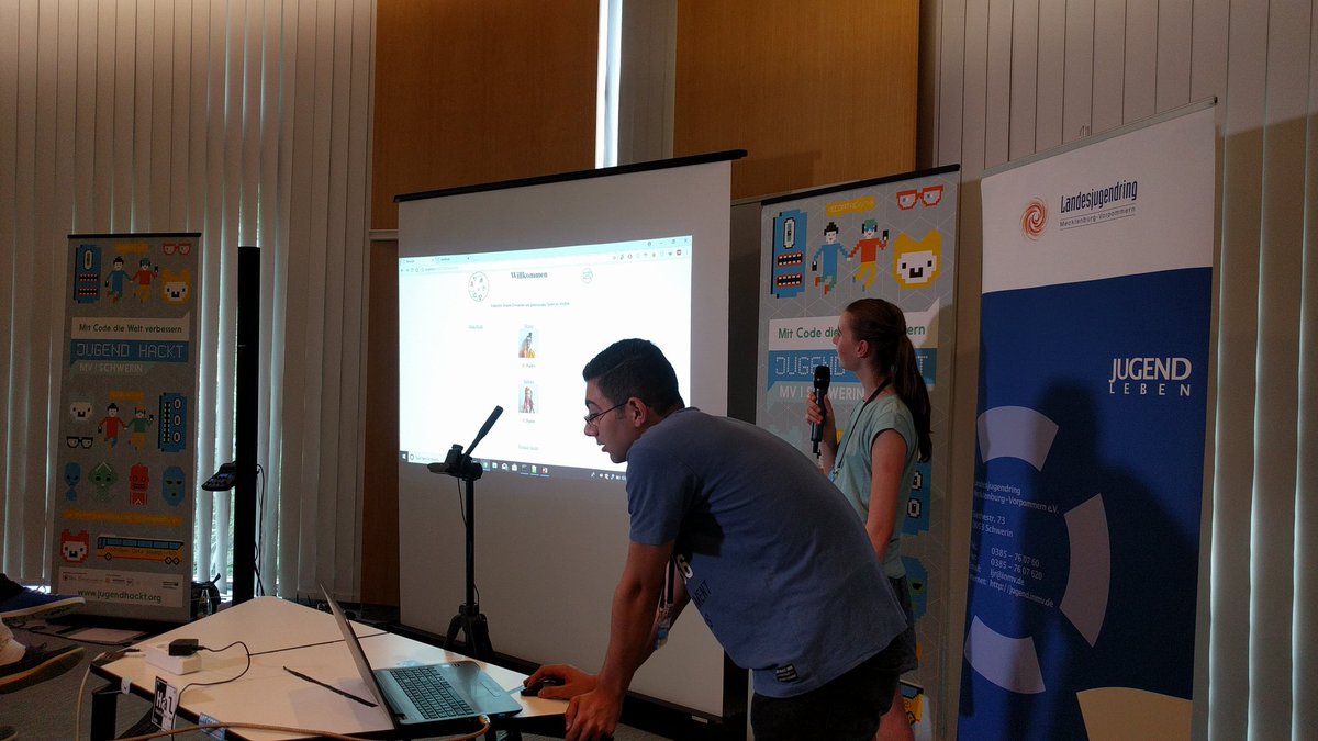 Jugend_hackt_MV's tweet photo. Die Teilnehmenden von Team #SportamOrt wollen gemeinschaftlichen Sport durch ein Webdienst fördern! #jugendhackt #jhmv #jhmv18 https://t.co/418w02PCTg