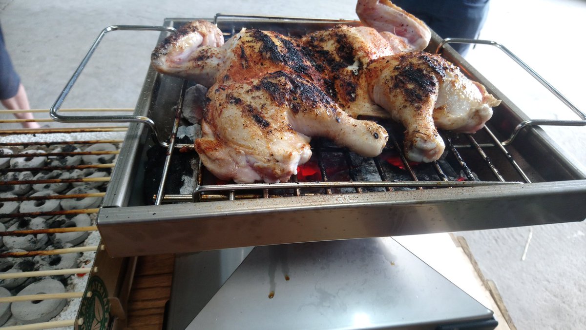 Sue_Stoneman's tweet photo. Lots going on today #local #Devon @ullacombefarm great butchery demo by @CoxLaflin #bbq @thuros_UK @CasusGrillUK https://t.co/hfYJusOoEI
