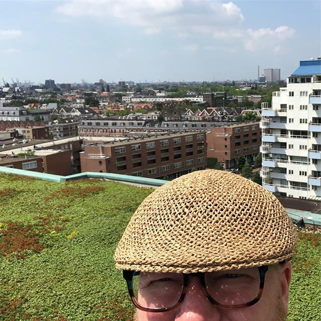 stadsbemoeial's tweet photo. Lekker brunchen op het dak van het Groot Handelsgebouw. Lang leve de Dakendagen!! #rotterdam #rotterdamcity #feestje #rottergram #010 #010rules #uitzicht #dak #dakendagen010 #brunch #rotterdam_holland #groothandelsgebouw https://t.co/MTXuSzg4wE https://t.co/QtVcQOUO8e
