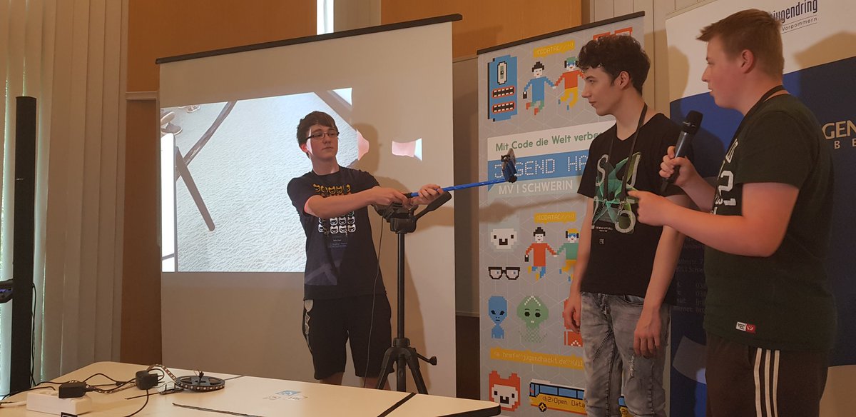 sondala's tweet photo. Wie können Jugendliche zu Sport motiviert werden? Durch Videospiele! hello world, selfie stick golf! Wir sind dann mal kurz aufm Grün! #jugendhackt #jhmv https://t.co/KQ63bRmwYd https://t.co/nalO9nKEJK