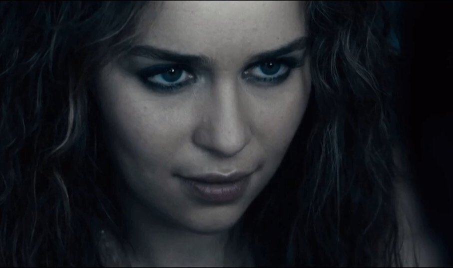 Роковая связь 2019. Emilia Clarke above suspicion. Emilia Clarke Роковая связь. Вне подозрений 2020.