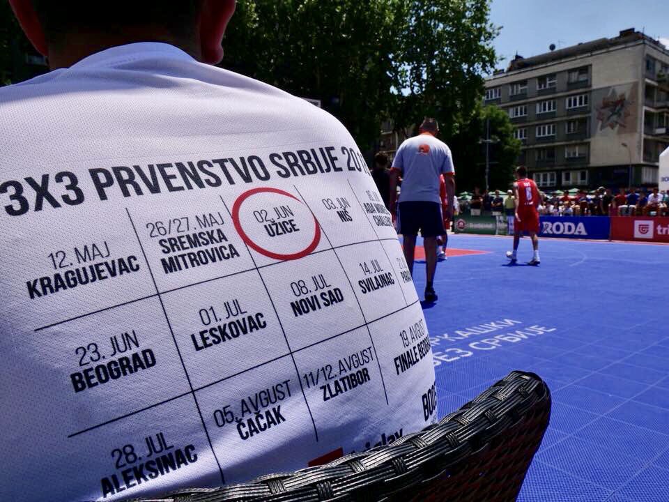 3x3Serbia's tweet photo. Juče smo čekirali još 1 stanicu #RODA3x3prvenstvaSrbije , epicentar najboljeg basketa u zemlji bio je Trg Partizana Užice.
#3x3setup #3x3setting #3x3technicalteam #3x3serbia #3x3Uzice #3x3SerbiaTour2k18
Već danas se selimo za Niš . https://t.co/V2jMG8S3Cb