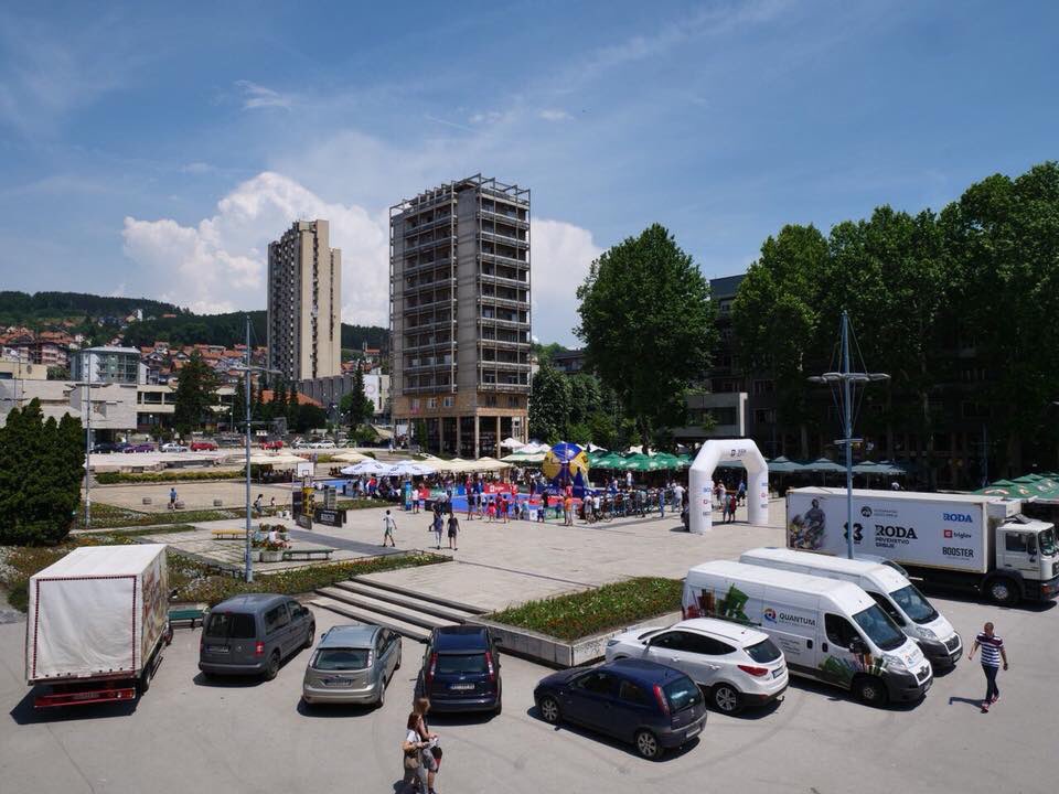 3x3Serbia's tweet photo. Juče smo čekirali još 1 stanicu #RODA3x3prvenstvaSrbije , epicentar najboljeg basketa u zemlji bio je Trg Partizana Užice.
#3x3setup #3x3setting #3x3technicalteam #3x3serbia #3x3Uzice #3x3SerbiaTour2k18
Već danas se selimo za Niš . https://t.co/V2jMG8S3Cb