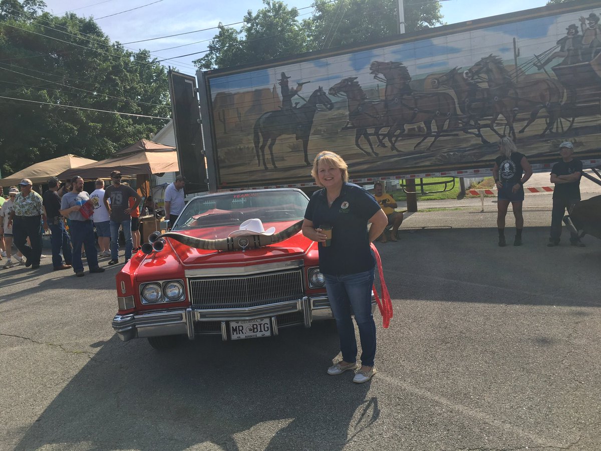 RepTerriBryant's tweet photo. Huge crowd tonight at the car show in Murphysboro. Check out the Big Enis car from Smokey and the Bandit. Made me nostalgic. All proceeds from tonight’s event going to the Wounded Warriors! https://t.co/hlCsR3tJ19