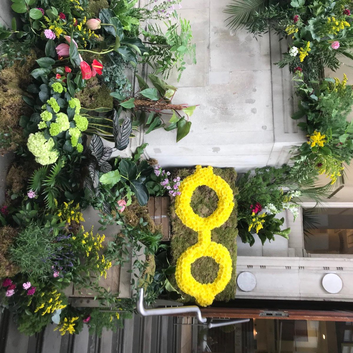 Congratulations to <a href="/NorthernFlower1/">Northern Flower</a> winners of #ManchesterFlowerShow Green Takeover and Best in Show for their collab with <a href="/jonesandco/">jonesandco</a>

Head to #KingStFestival to this and other stunning floral displays