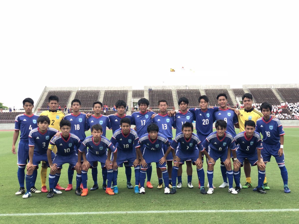 u_g6e's tweet photo. インターハイ優勝🏅
前原高校で本当に良かった！
去年の俺の誕生日の時は宜野湾に負けてみんなに言えなかったけど、今年の誕生日は那覇戦で勝ってさらに優勝までして最高の誕生日になった🎂
プレゼントも机に入りきらないくらいたくさんありありがとうございました。
九州も全国もこのまま勝つぞ〜🔥 https://t.co/Sc6K86Sjf1