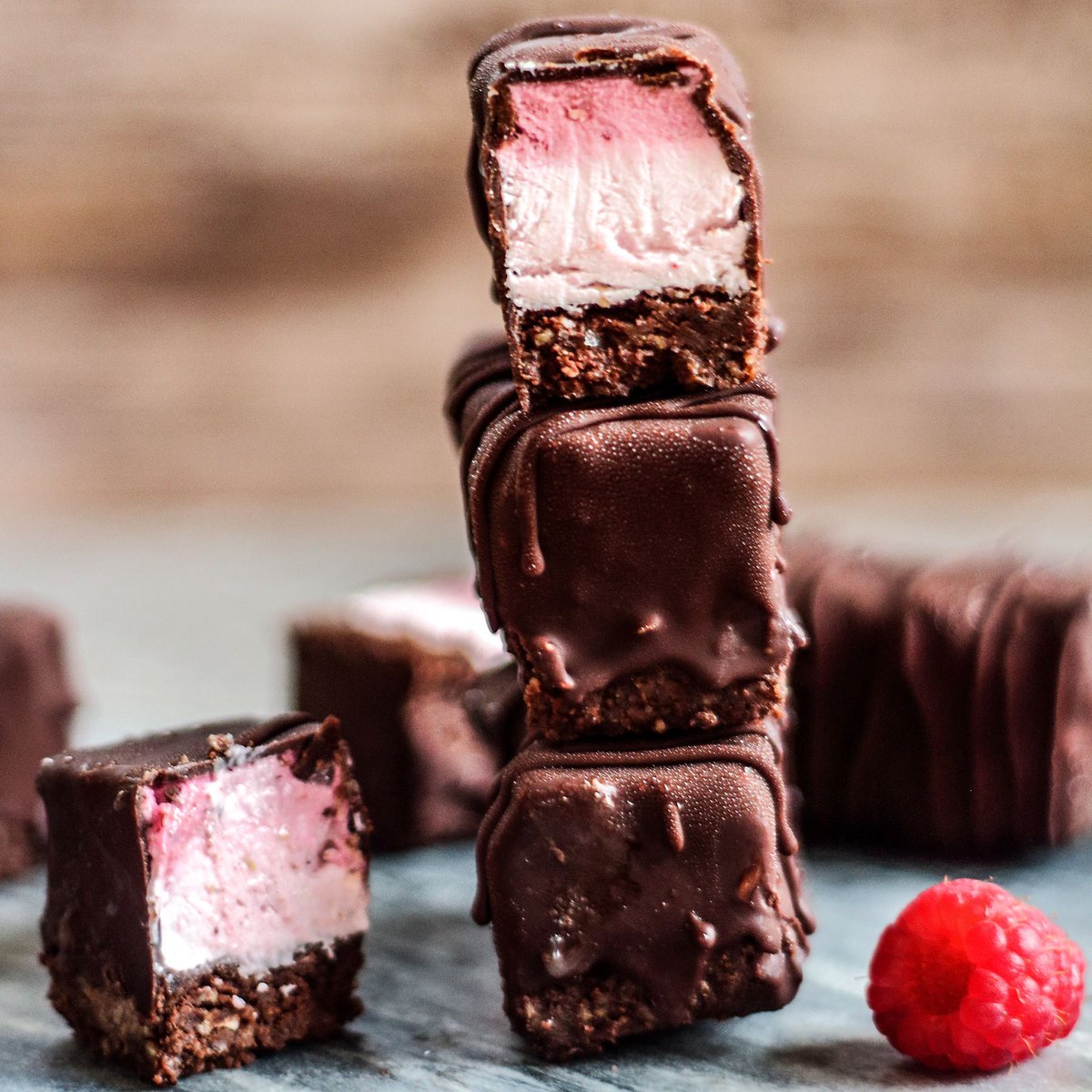 Veahero_'s tweet photo. With #wholesome #nuts, #rawcacaopowder and #raspberries, these #hearty, #naturallysweetened #DarkChocolate #RaspberryBars make the perfect guilt-free treat. Find the full recipe for these sweet vegan delights here ๐๐ผ https://t.co/gtQBhF8gmK ๐ซ #veahero https://t.co/GZS20agdNw