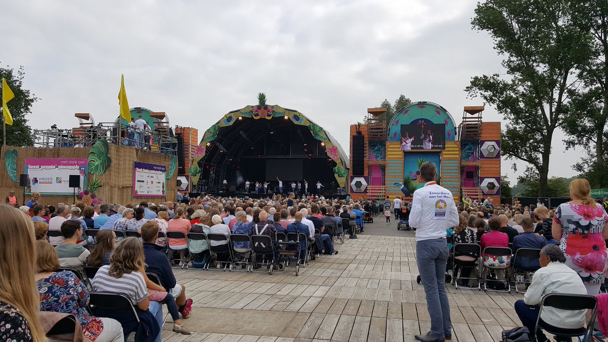 Vanmorgen met heel heel veel mensen tijdens het Zomerspektakel in #AlphenaandenRijn samen zijn om te genieten van muziek, geloof...gewoon even rust en relaxen!