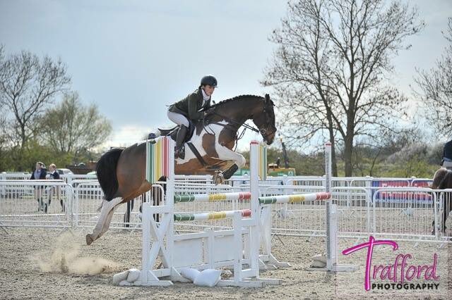 UoNRiding's tweet photo. Good luck to A Team rider Millie who is on her way to BUCS Nationals today... we will be bringing you updates over the next 3 days with final results on Wednesday 🤞🤞🤞#greenandgold #BUCSEquestrian https://t.co/1xL2TxWwGm