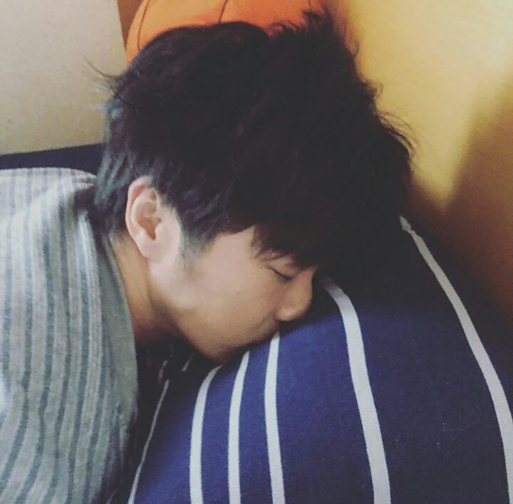 sa_ya_koko's tweet photo. 田中圭は無防備に寝ているだけで世の女を容赦なく落としにくるしやはり大罪だと思う https://t.co/we5x8VIrMk
