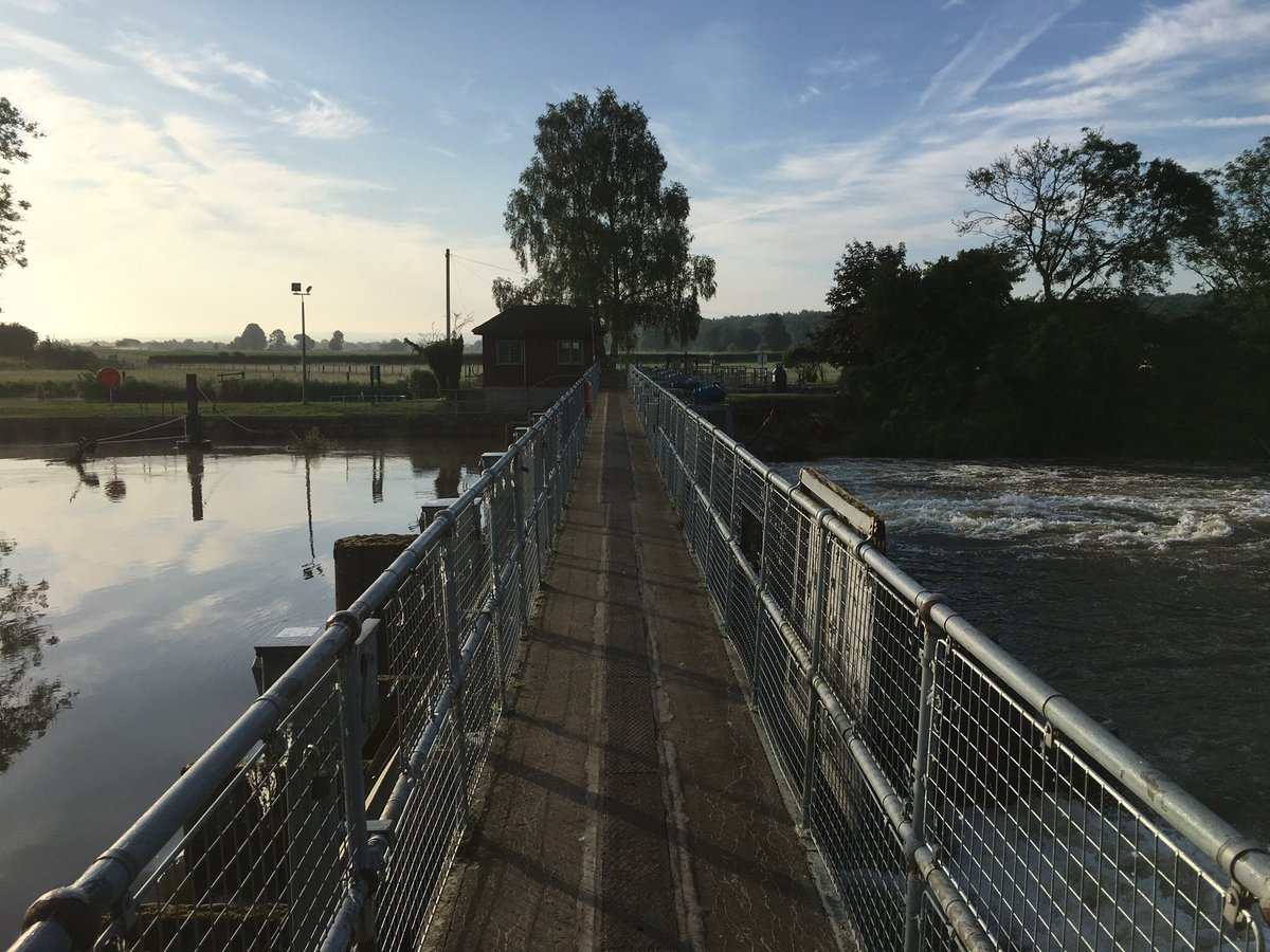 Viewsoncricket's tweet photo. Quiet serenity at Day’s Lock, Little Wittenham this morning #15krun #wittenham #thames https://t.co/mOuIP3hl2K