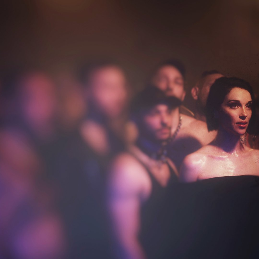 CDACmartillo's tweet photo. Annie Clark/@st_vincent, (with cast & crew), on the set of her new music video, “Fast Slow Disco”. (📷: #tomcatpur/#panoramaprogramming/#hostessentertainment/#natyloff IG’s). #annieclark #stvincent #st_vincent https://t.co/55tLtFKGpy