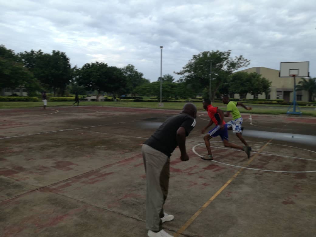 RintioGroup's tweet image. #BigDataBootcamp 🏋🏾♀🤸🏾♂
Le sport est un des meilleurs alliés du système immunitaire. On commence donc la journée avec une séance de Fitness afin de maintenir en bonne santé l'ensemble de nos participants.