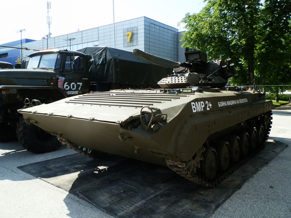 تعرف على المدرعه +BMP-2 : نسخه بلغاريه محدثه لمدرعه BMP-1  DewF8bFXcAA_ypI