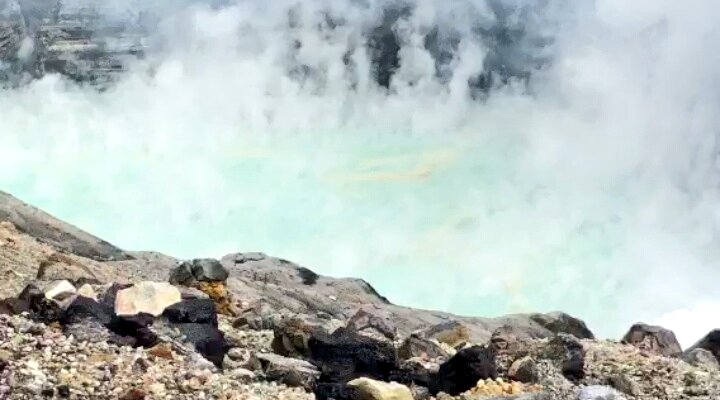 JelenaMKandic's tweet photo. Arigato gozaimasu to our dear friend &amp; great scoper Dave Greco @DaveInOsaka for broadcasting #NakadakeCrater #mrAso #Kumamoto #Japan.👍🌋🙏

Dear @PeriscopeTV cc @PeriscopeTVNews, TY for featuring fantastic scope of astonishing "force of nature" in front of our eyes.😊 https://t.co/GoV60AqVSw