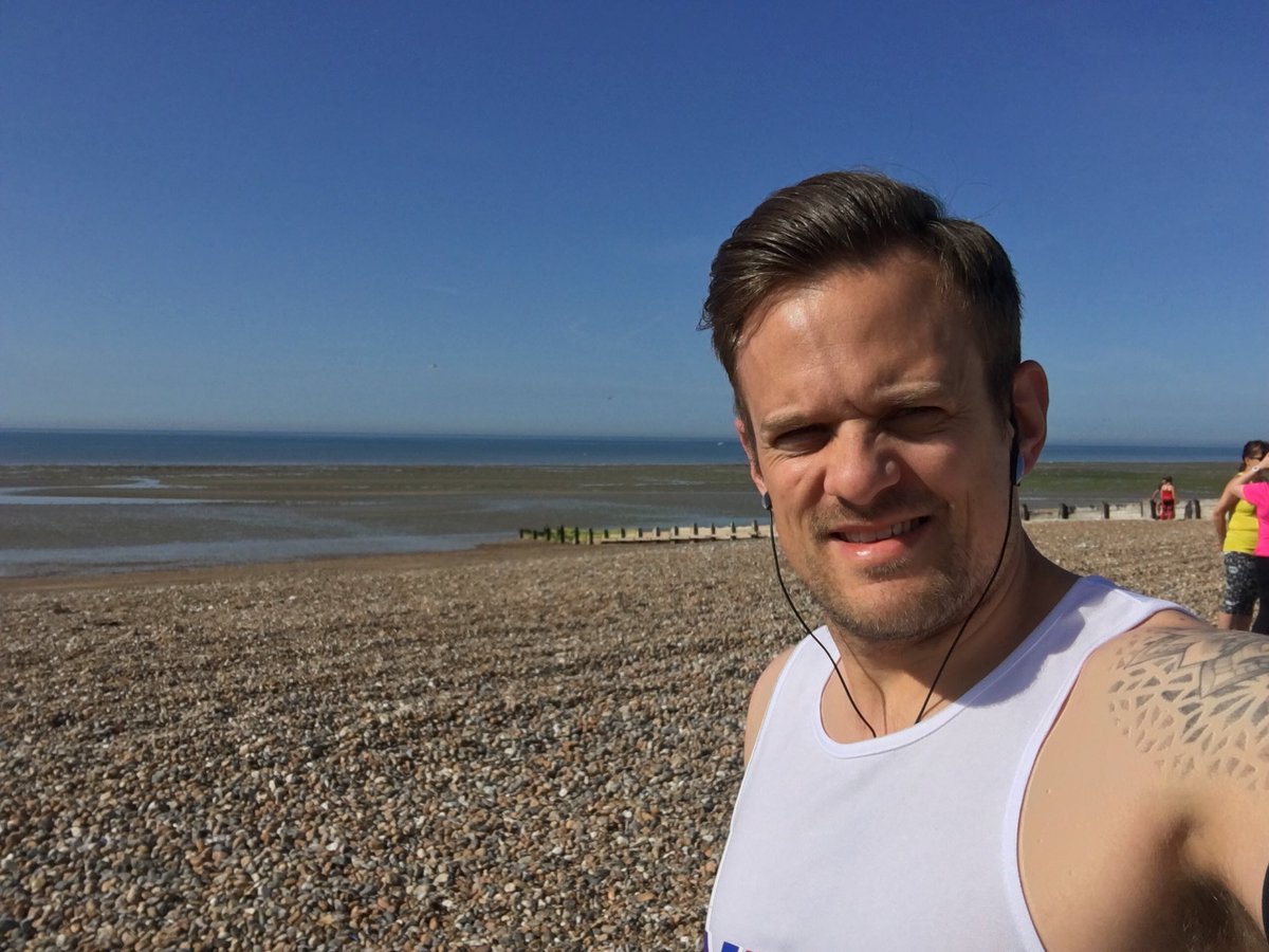 What a beautiful morning for a cheeky 10k race on #worthing sea front. Maybe jus maybe worth getting out of bed for! 😴🏃🏻‍♂️💨 🌊☀️☀️☀️#worthing10k #seaside #beach #letsdothis