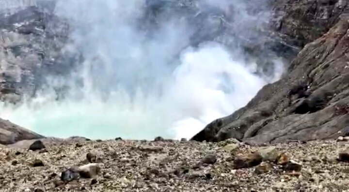JelenaMKandic's tweet photo. Arigato gozaimasu to our dear friend &amp; great scoper Dave Greco @DaveInOsaka for broadcasting #NakadakeCrater #mrAso #Kumamoto #Japan.👍🌋🙏

Dear @PeriscopeTV cc @PeriscopeTVNews, TY for featuring fantastic scope of astonishing "force of nature" in front of our eyes.😊 https://t.co/GoV60AqVSw