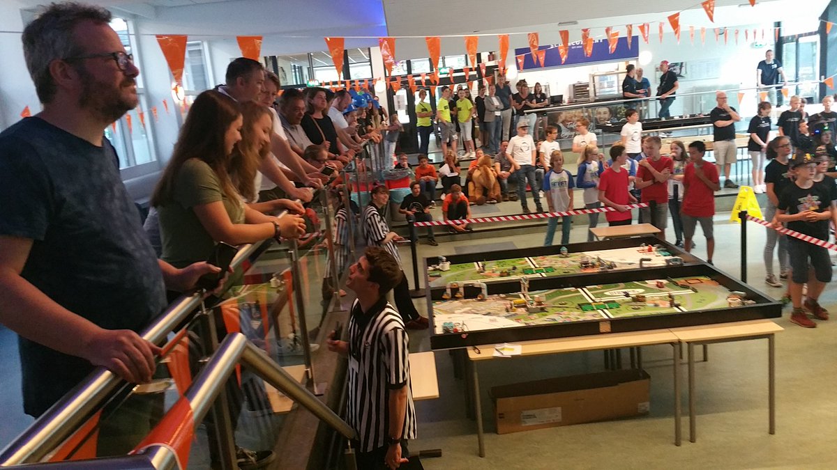 En de FLL off-season is los!!!  Samen met de FTC-ers en de FLLjr expo. Veel plezier!!!