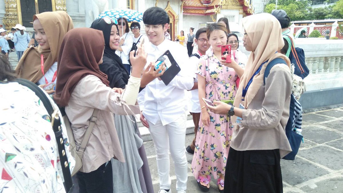 rungrawee4334g1's tweet image. เนื้อหอมไม่เบานะพี่กัสมีสาวต่างชาติรุมล้อมเยอะเลย😆😆
#HBD25thFOCUS 
#โฟกัสพลอยใส
#CusSaiFamily
📷🙏ป้าหมู