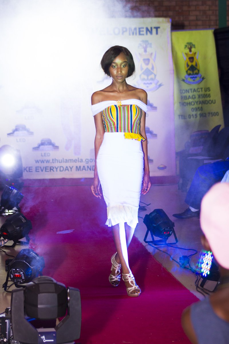 ThohoyandouFW's tweet photo. African print will never go out of fashion.
#munwenda #Tfweek #runway https://t.co/vQwx7Dv8Y5