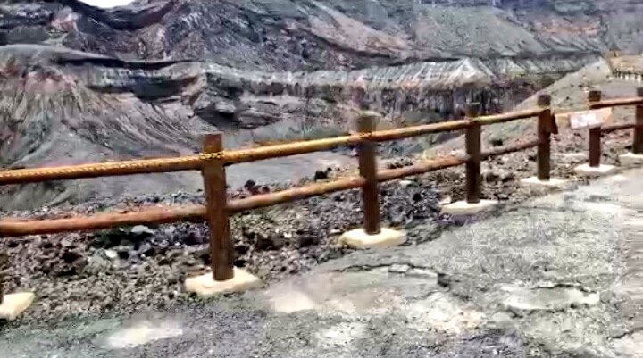 JelenaMKandic's tweet photo. This is how #kaldera looks like around the #rim of #NakadakeCrater of #mrAso nearby #Kumamoto in #Japan.🌋

Arigato to our friend Dave @DaveInOsaka for conquering the elevation of 1500m for us and briadcasting this mesmerizing beauty via #Periscope. https://t.co/0Fnp9U4OB7