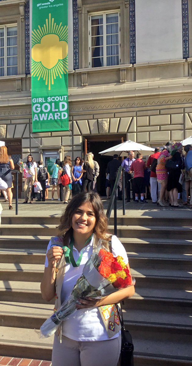 Congratulations to our wonderful @_i_am_lindsey_ for receiving her Girl Scout Gold Award! @hannahmhere_ & @22_Julia_4 cheering her on with our amazing @GSGLA_CEO. Also with one of our Troop’s most faithful supporters @girlscoutjunkie 💚 #goldgirlscout #gsgla #goldaccomplished