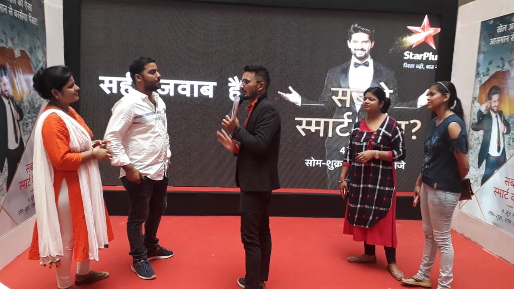 StarPlus's tweet photo. The search for #SabseSmartKaun is on in full swing at the #IPMall in #Varanasi!
Join this game of #Smartness and win some exciting prizes! https://t.co/bngCJTwmMK