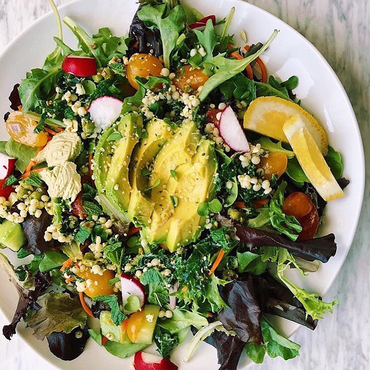 LeafCuisine's tweet photo. What’s in your #salad? 🥗 Let this beautiful one by @bellaeatwards inspire you - she topped hers with our Pesto Presto! Delish! 💚 #LeafCuisine #SpreadTheLove #EatTheRainbow #Vegan #PlantBased https://t.co/sBwqRVLwdR