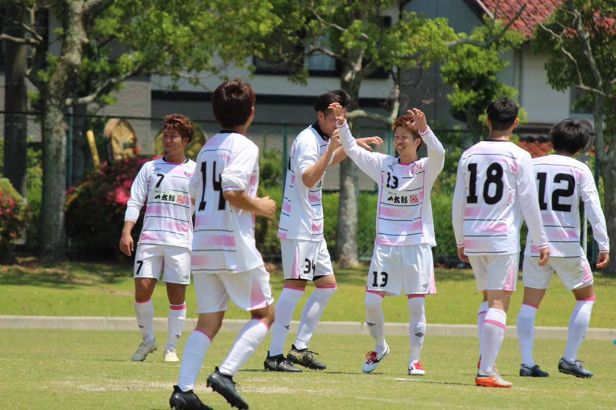 FCYORO's tweet photo. 本日リーグ戦第2節vsモリシンズさん。6対0で勝ちました。開幕2連勝。今シーズン最高のスタートがきれました。二試合連続大量得点。何より無失点は素晴らしい。前期は仲間が帰ってくるまで全員攻撃。全員守備で頑張ろ。得点者。あいき。２点。かずま。２点。りゅうせい。なんと。がっぽい。 https://t.co/kCa0Z74bIx