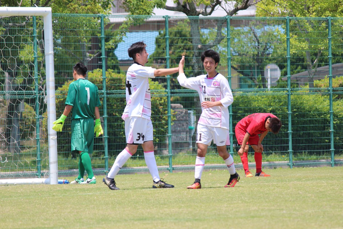 FCYORO's tweet photo. 本日リーグ戦第2節vsモリシンズさん。6対0で勝ちました。開幕2連勝。今シーズン最高のスタートがきれました。二試合連続大量得点。何より無失点は素晴らしい。前期は仲間が帰ってくるまで全員攻撃。全員守備で頑張ろ。得点者。あいき。２点。かずま。２点。りゅうせい。なんと。がっぽい。 https://t.co/kCa0Z74bIx