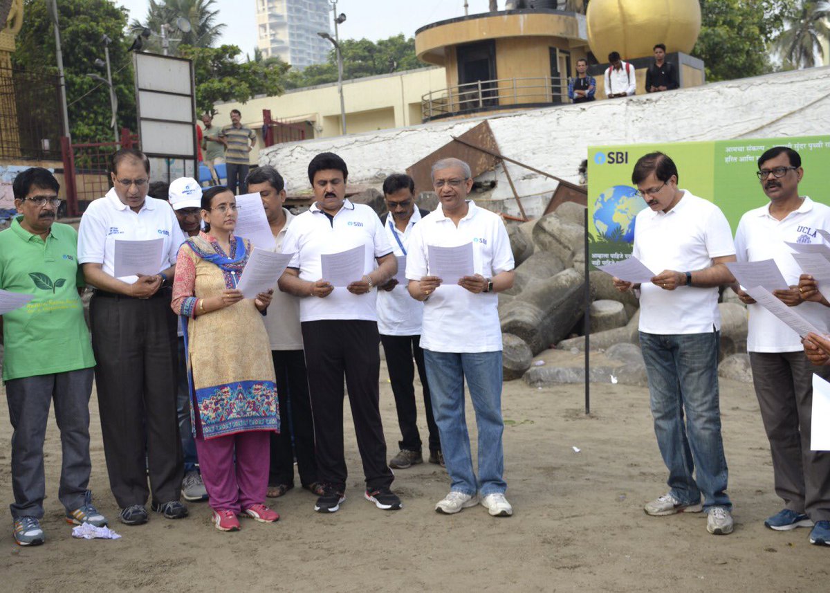 A beach cleaning drive was organised today morning by SBI Mumbai circle at Dadar Beach, Mumbai based on this year’s theme of World Environment Day, ‘Beat the Plastic’. Staff members took sustainability pledge also. #WorldEnvironmentDay #SBI @TheOfficialSBI