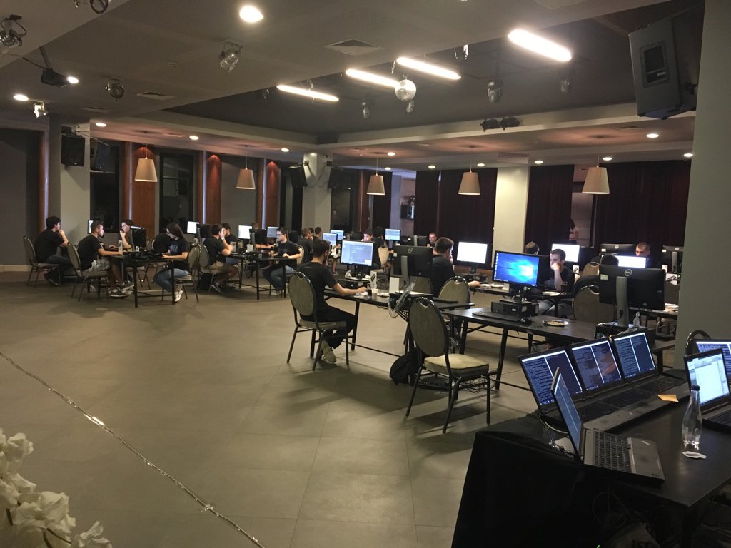 hsilomedus's tweet photo. Ongoing #codefu finals 2018 https://t.co/AvkBk8qvgD