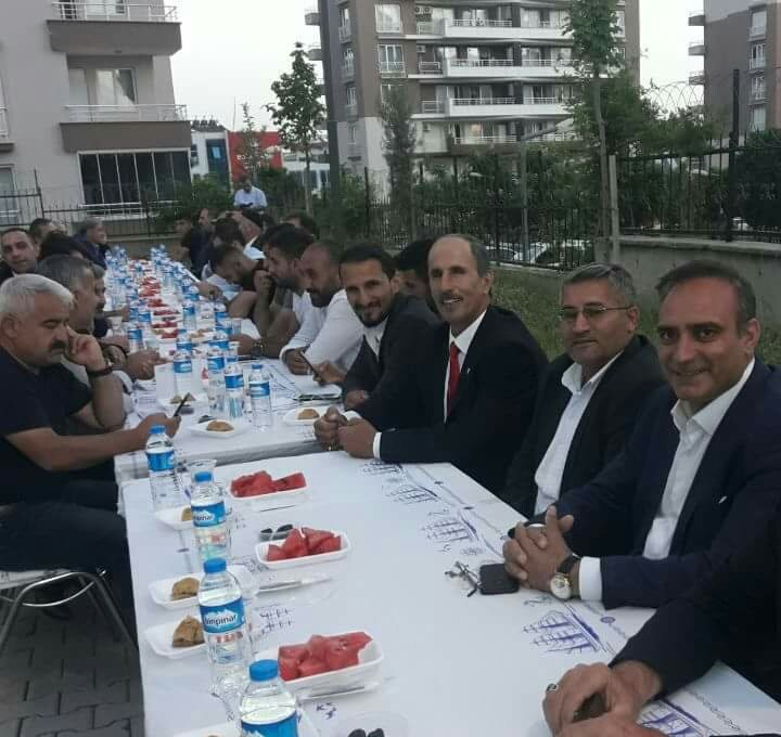 ŞEHİT VE GAZİ AİLELERİNE BÖYLE HAYIRLI ŞEREFLİ NAMUSLU VATANSEVERLERE YEMEK VERENLERDEN EMEĞİ GEÇENLERDEN BAŞTAN SGK MÜDÜRÜNE HERKESTEN ALLAH RAZİ OLSUN