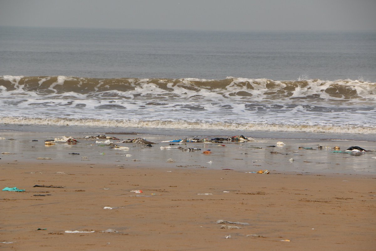 DocRoShHealth's tweet photo. Beach Clean Up Drive
Glimpses from Today's Event 
#BeachCleanUpDrive #JuhuSilverBeach #World_environment_day #Clean_beach #Clean_city #Clean_earth #Healthy_life #UN_environment #Beat_plastic_pollution #Plastic_is_drastic #say_no_to_plastic #SwatchAbhiyan https://t.co/9HlJeXW9Rx