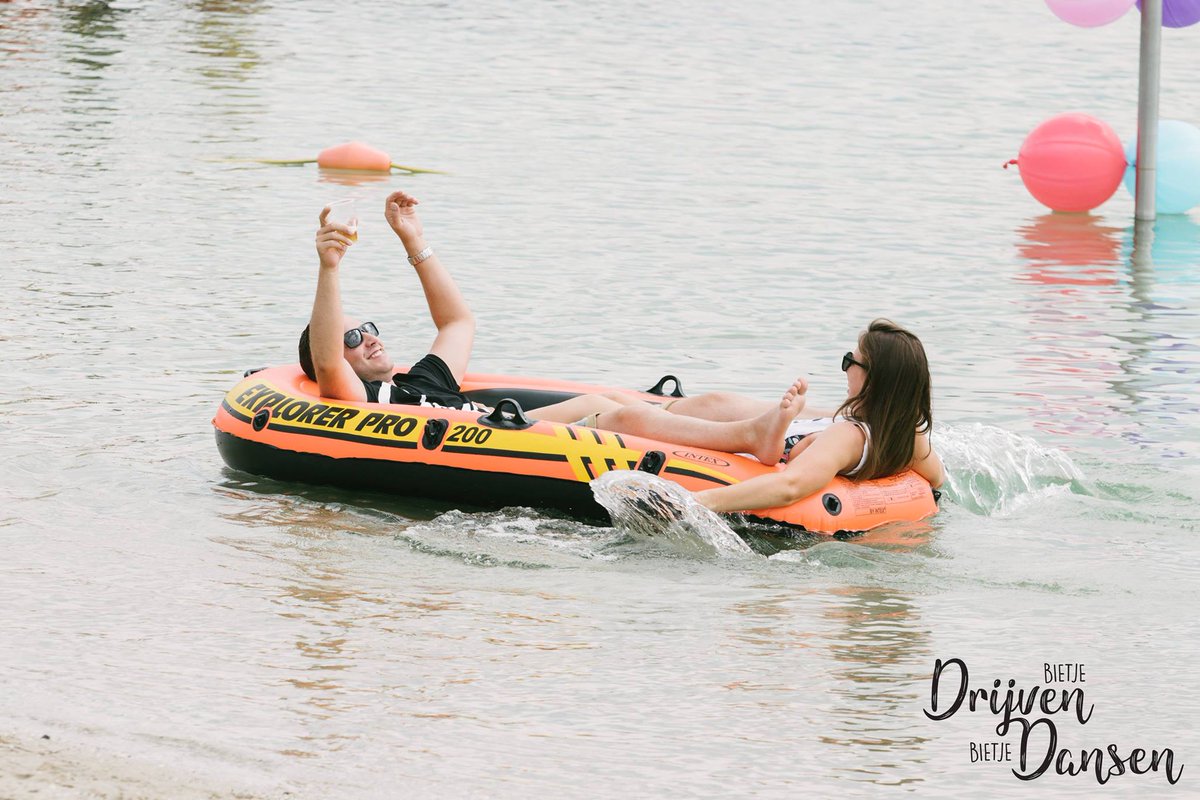 Opblaasbare unicorns, donuts en krokodillen! 🦄🍩🐊 Ze zijn van harte welkom bij BillyBird Park Hemelrijk op zondag 10|06. Tijd voor Bietje drijven, bietje dansen. Het zonnetje op je bol 🌞 hop, mét een lekkere cocktail in de hand🍹 bit.ly/bietjedrijven-… en ben erbij! #gezellig