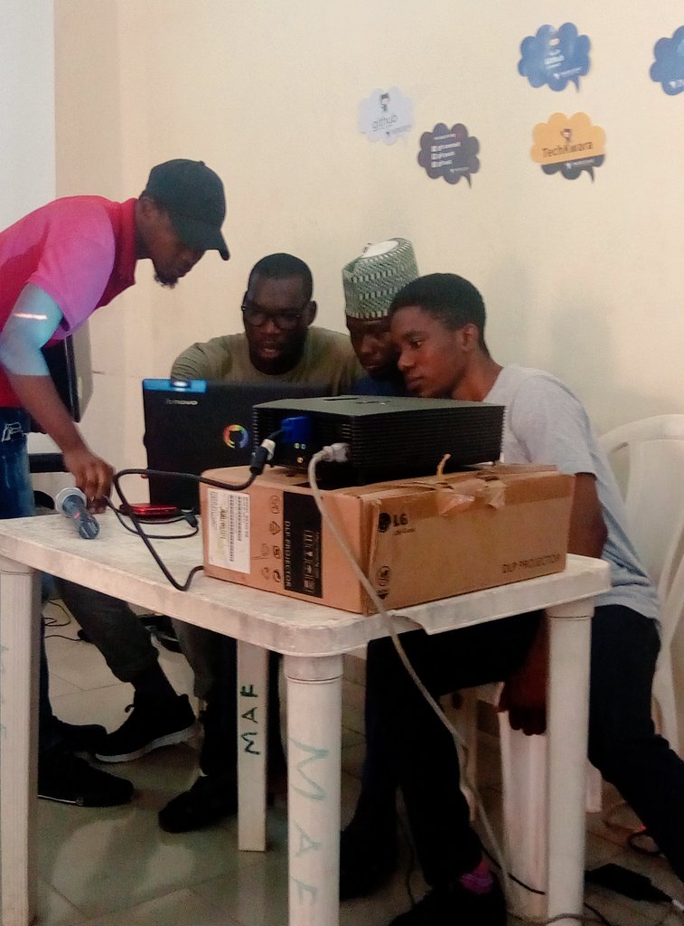 AhmzyJazzy's tweet photo. Still on yesterday meet-up at MALHUB, ilorin. Kudos to all the team that made it possible.
@CodeMonster_ @iamdevmm @kenkarmah @_Ingressive_
#ingressivekp
#githubbuild
#ingressive https://t.co/NltASkiP9N