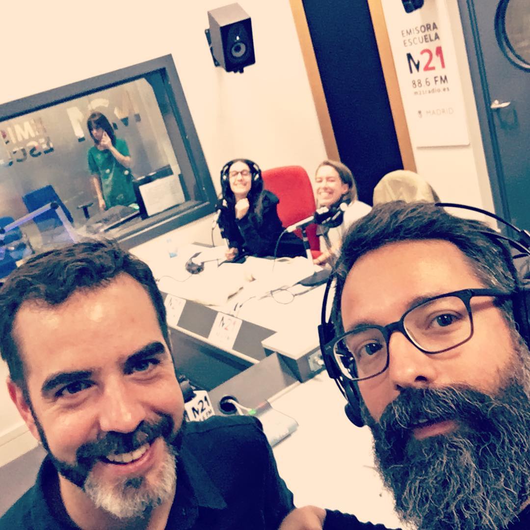 Hoy #Poetas2018 ✊
Escucha el nuevo capítulo de #Poesíaobarbarie Radio para #M21Radio con #EduardEscoffet y #Xaviertheros de los míticos #AccidentsPolipoétics.
También con la reina del #PoetrySlam Madrid #AlejandraMartínez sobre el campeonato estatal.
▶🎧 m21radio.es/podcast/poesia…