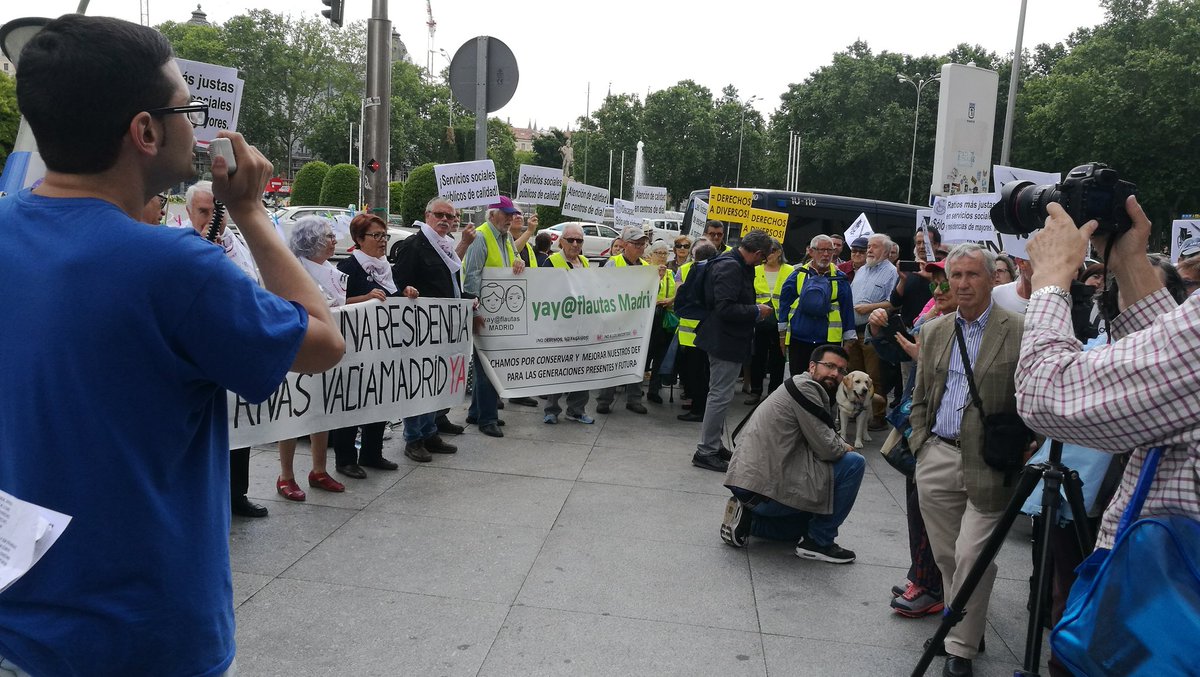 yayoflautas's tweet photo. MAÑANA dedicaremos el #LunesEnSol a reclamar Servicios Sociales Dignos y dotación económica a la Dependencia. La solidaridad con los más desfavorecidos es indicador clave de la sociedad que queremos construir #SomosHumanos #SeamosHumanos #VidaDigna VEN. 19hs. https://t.co/AINN2mNwd8