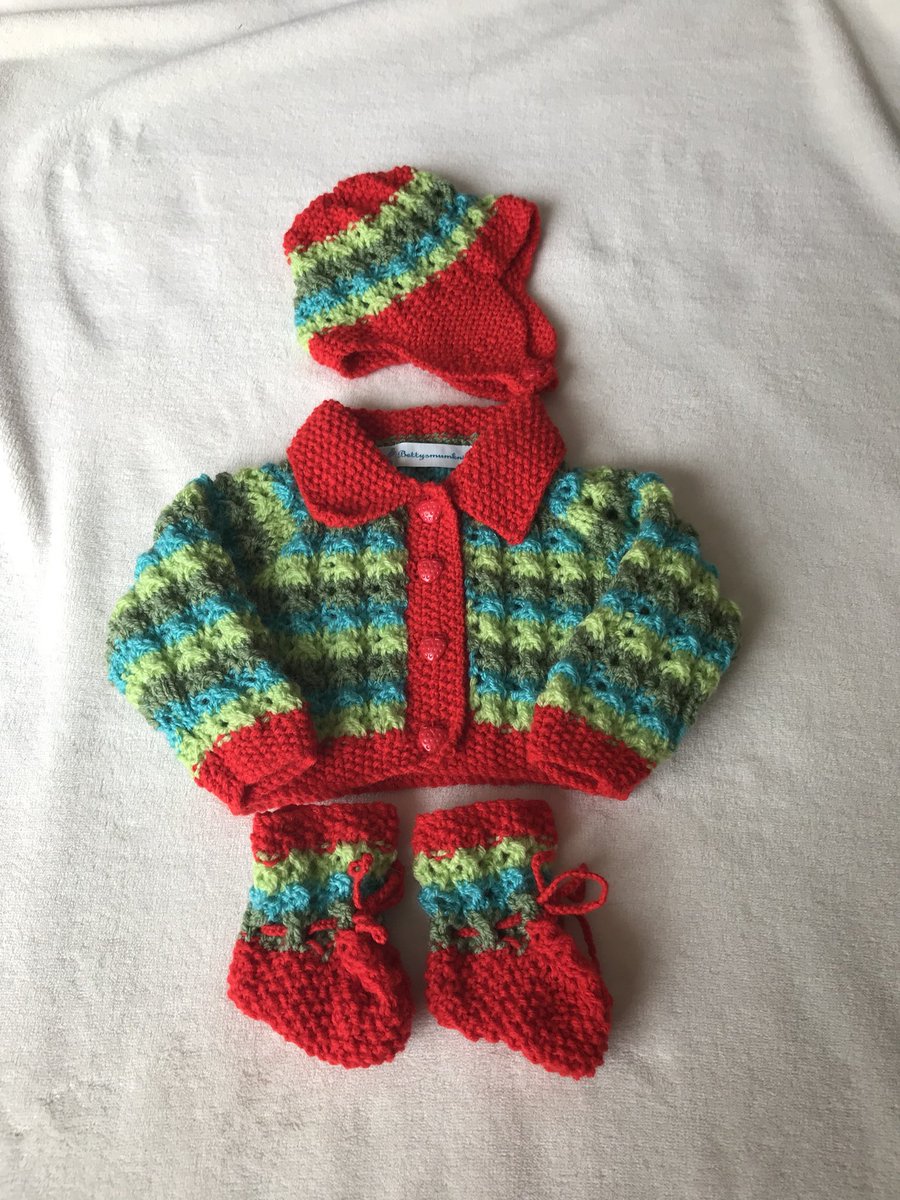 Bettysmumknits's tweet photo. Morning #UKGiftHour I’ve just finished this #customorder #hungrycaterpillar #newbornset #babyknits https://t.co/suCs4pgikh