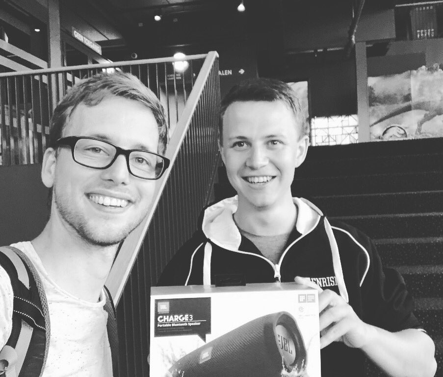 Last week we won the <a href="/JustleaseNL/">Justlease</a> #hackaton together with <a href="/bemmel_nu/">thabemmz</a> &amp; <a href="/daanpeeer/">Daan Houweling</a>! 🙌🏼