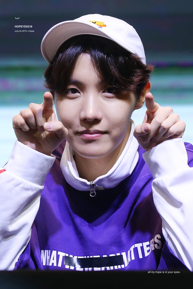 HOPEYES218's tweet photo. 180603 미화당 팬싸

#제이홉 #정호석 #JHOPE 
@BTS_twt https://t.co/8EXOFqoMIV