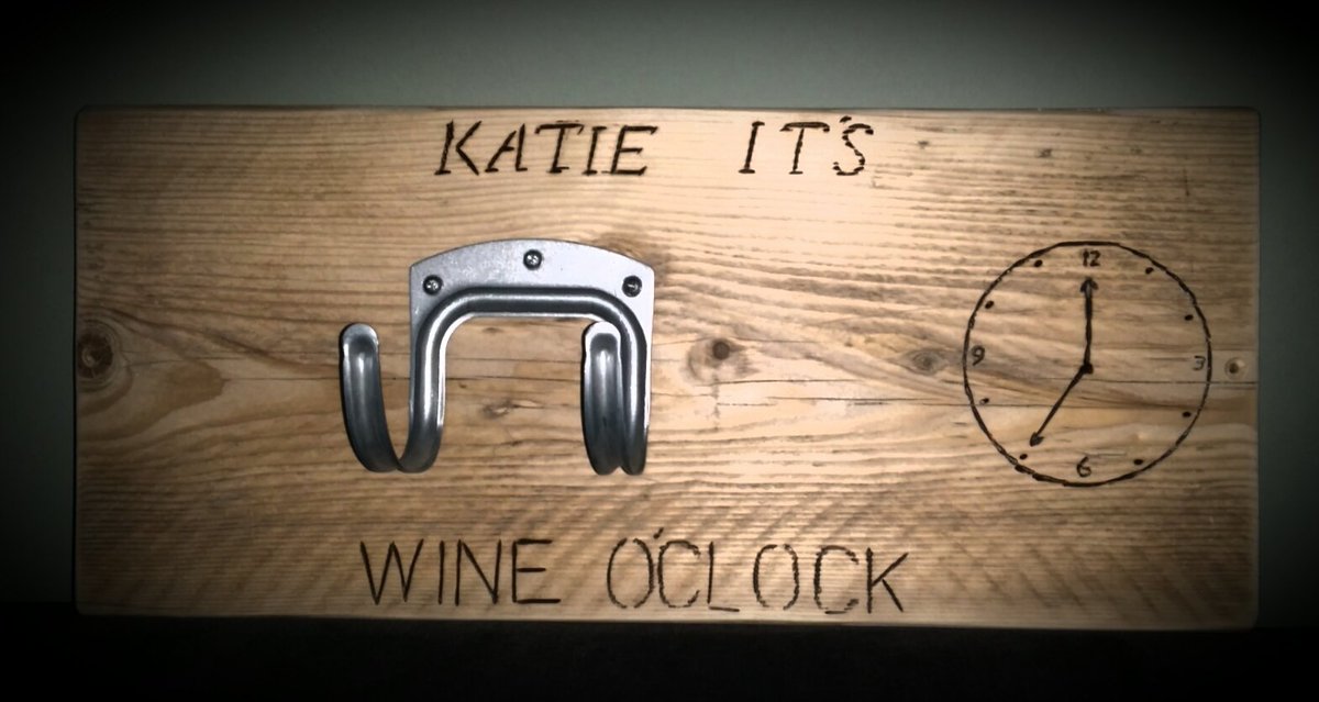 uraplank's tweet photo. #recycled #scaffoldboard It,s Wine o'clock https://t.co/kOTTfFFiP3