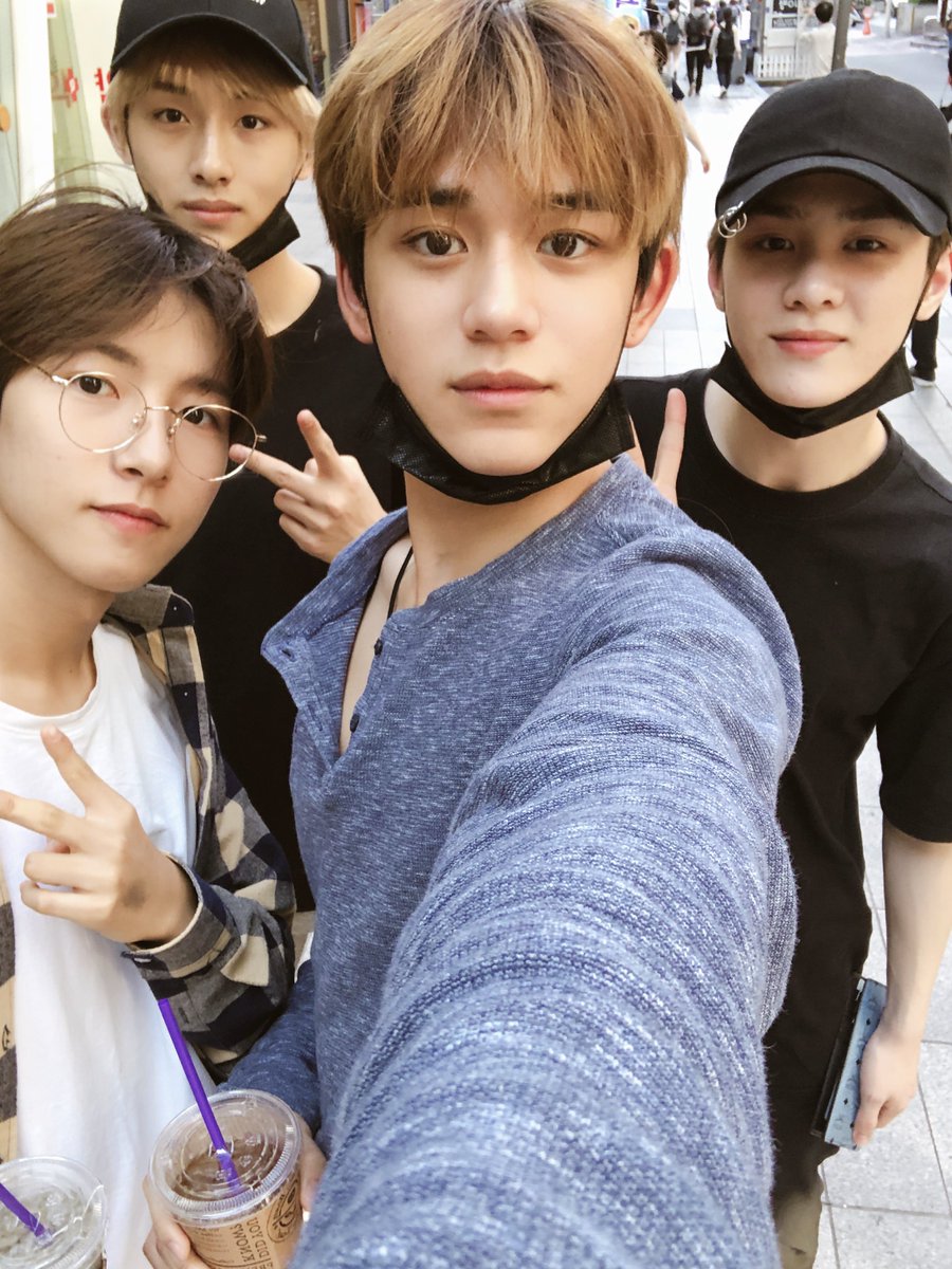 NCTsmtown's tweet photo. 같이 훠꿔 먹는 편한 휴일 ~~~~
-쿤거( ⁼̴̀ .̫ ⁼̴́ )✧ https://t.co/muQQbbMPSY