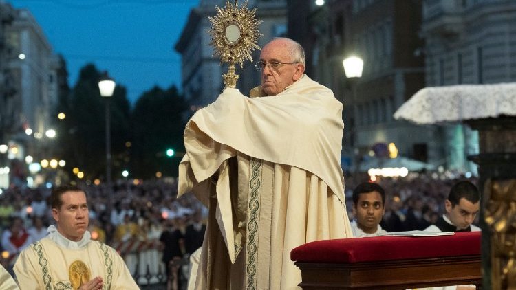 Le Pape François célèbrera ce dimanche à 18h00 la Solennité du Corps et du Sang du Christ à #Ostie, à l’extrême sud du diocèse de #Rome #FêteDieu vaticannews.va/fr/pape/news/2…