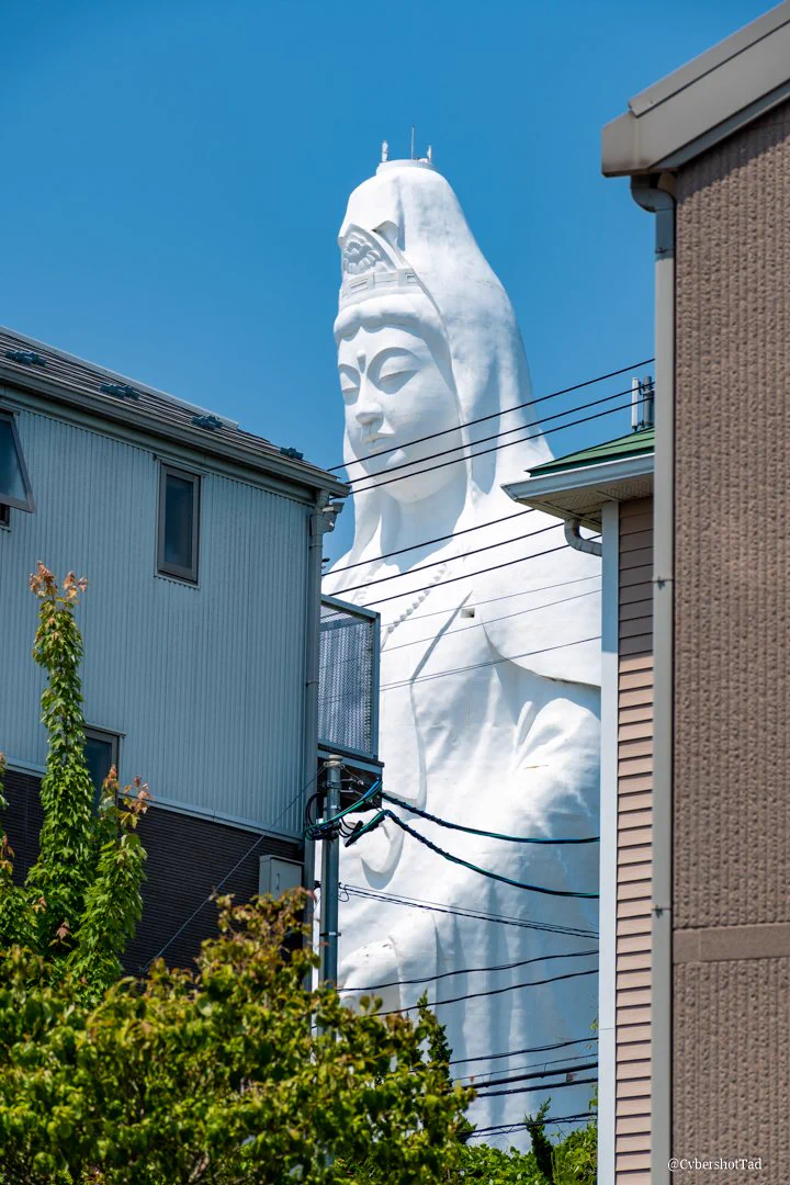 異世界から転生した！？仙台大観音の存在感が想像以上にすごいｗｗｗ