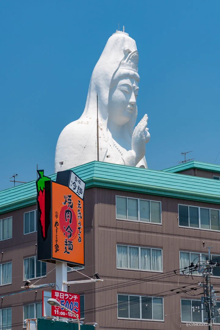 異世界から転生した！？仙台大観音の存在感が想像以上にすごいｗｗｗ